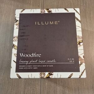 ILLUME Woodfire Radiant Glass 21.5oz Candle